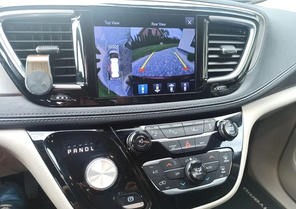Chrysler Pacifica cena 99900 przebieg: 188000, rok produkcji 2017 z Pyrzyce małe 56